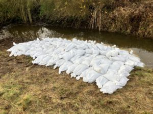 Meisse-Deich, Reparatur mit Sandsäcken