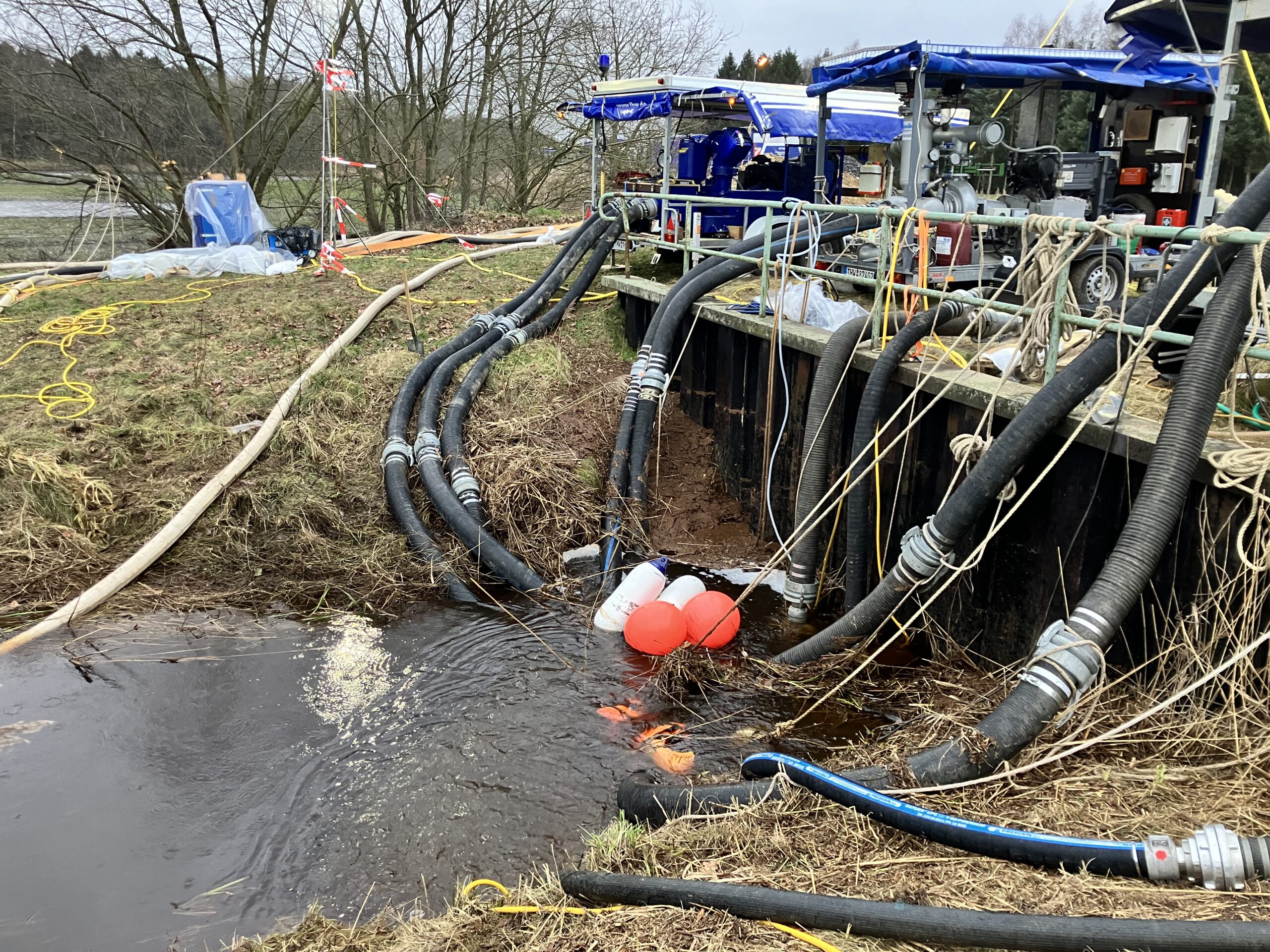 Serengeti-Park, Feldgraben, Düker, THW, Pumpen